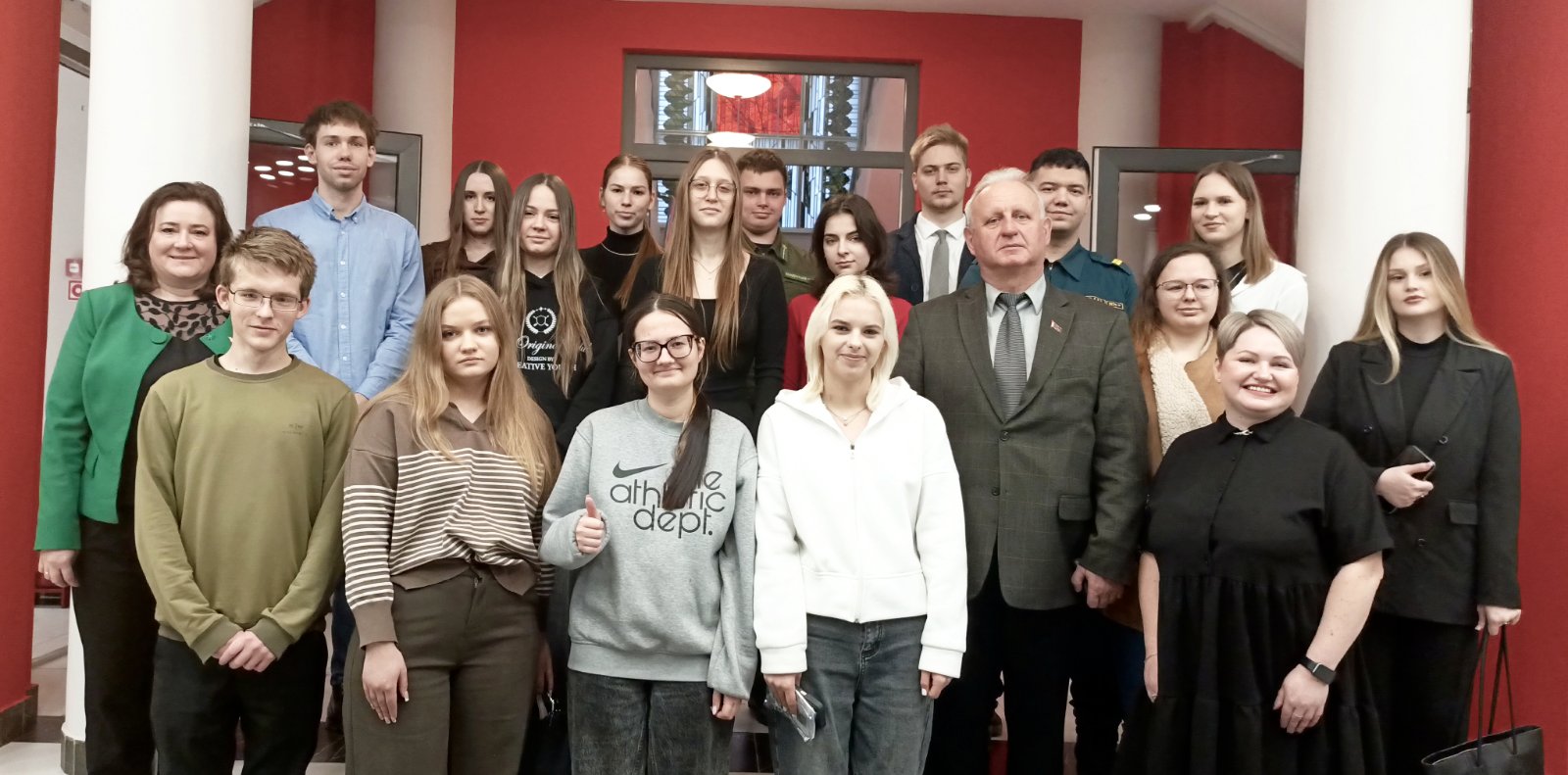 Сегодня в музее боевого содружества руководство района, представители организаций встретились с молодыми специалистами.