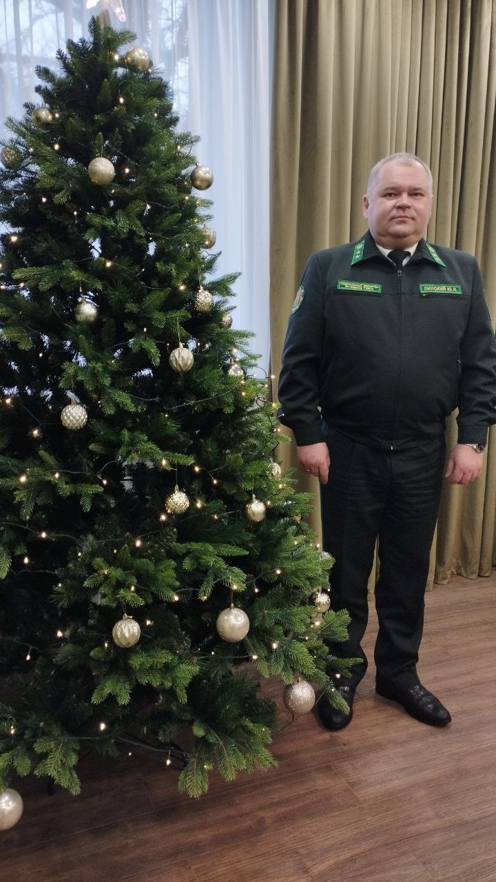 С наступающим Новым 2025-м  годом и Рождеством!