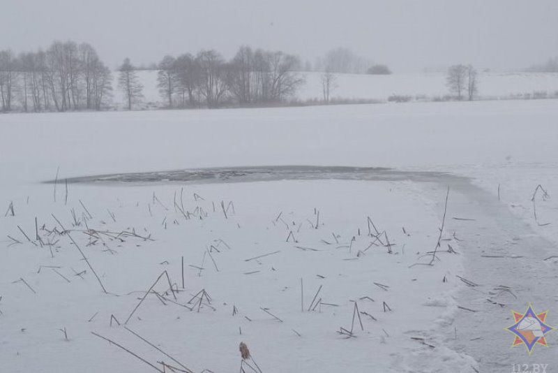 Проигнорировал предупреждение и провалился под лёд: в Поставком районе утонул рыбак