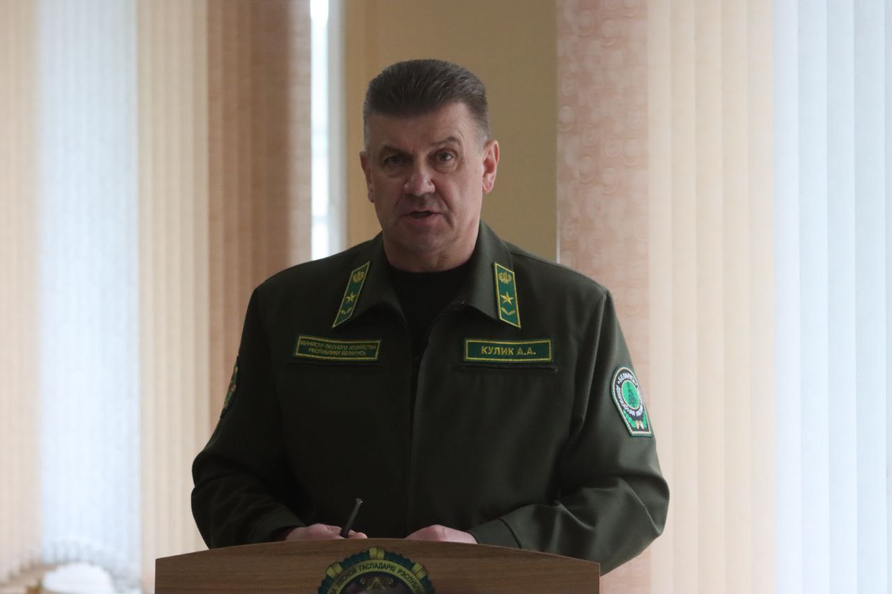  Какие задачи поставил министр лесного хозяйства перед Россонским лесхозом?